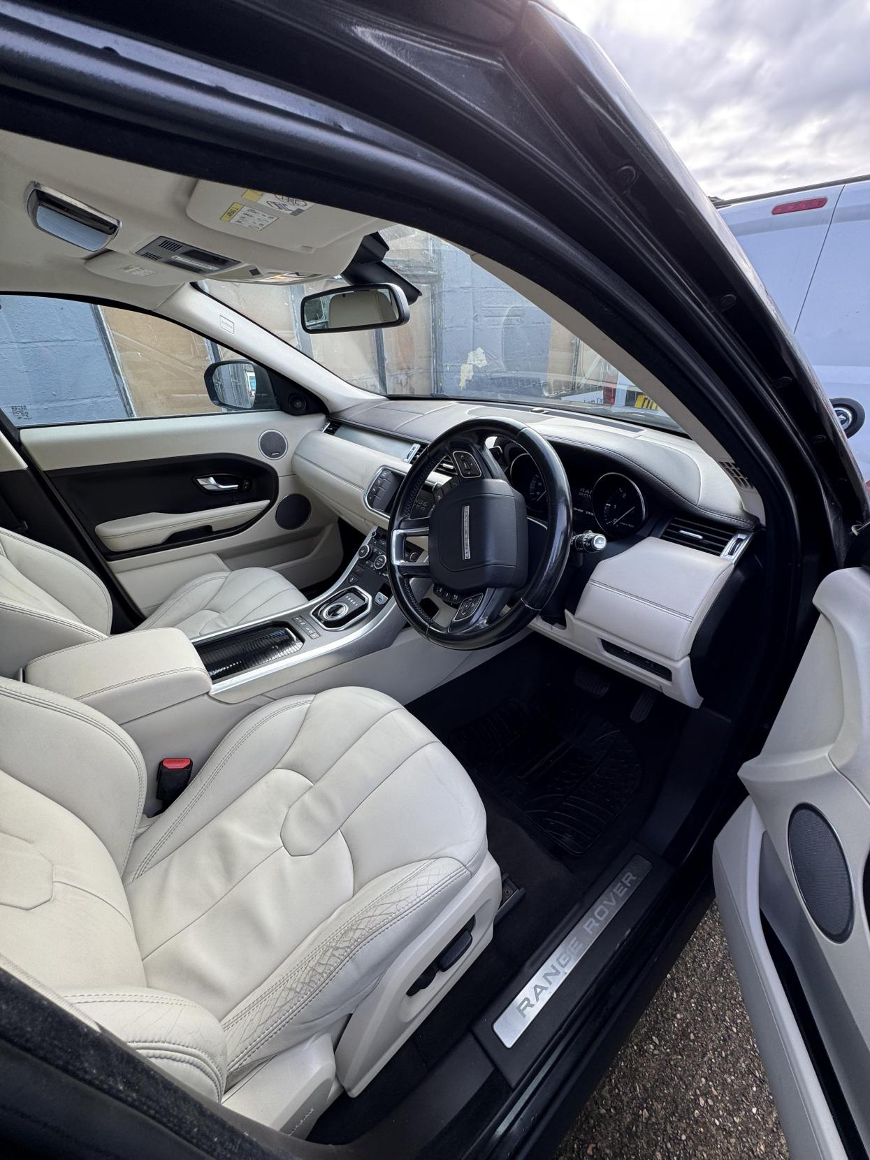 Land Rover Range Rover Evoque 2.2 SD4 Prestige SUV 5dr Diesel Auto 4WD Euro 5 (190 ps)