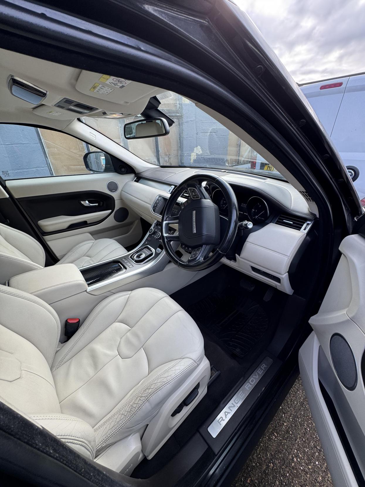 Land Rover Range Rover Evoque 2.2 SD4 Prestige SUV 5dr Diesel Auto 4WD Euro 5 (190 ps)