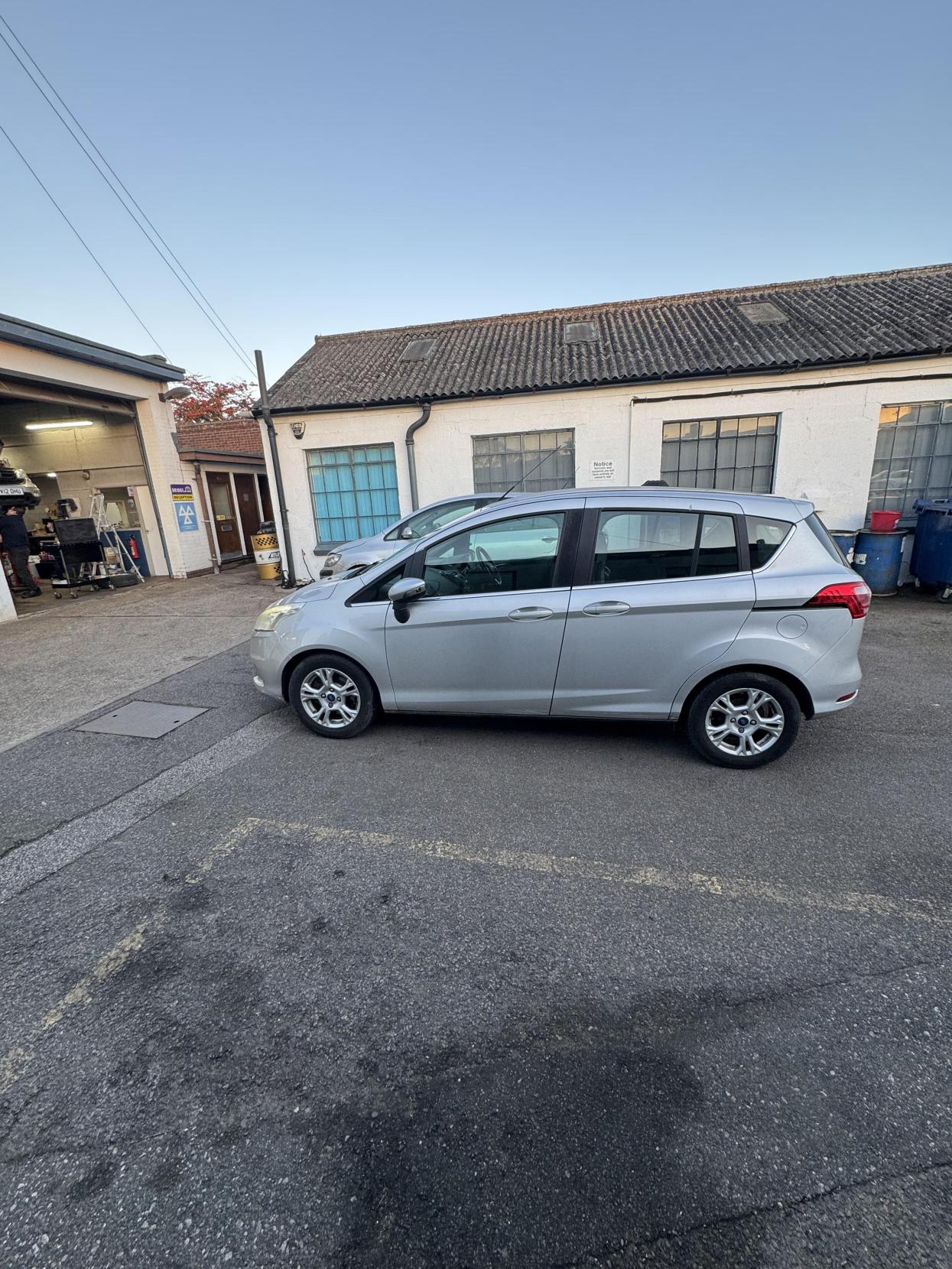 Ford B-Max 1.0T EcoBoost Zetec MPV 5dr Petrol Manual Euro 5 (100 ps)
