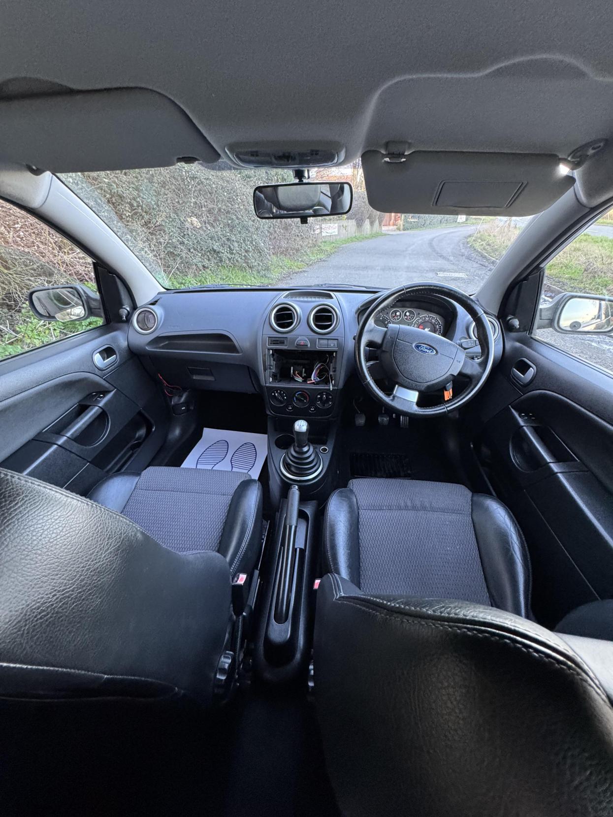 Ford Fiesta 1.6 Zetec S Hatchback 3dr Petrol Manual (153 g/km, 99 bhp)